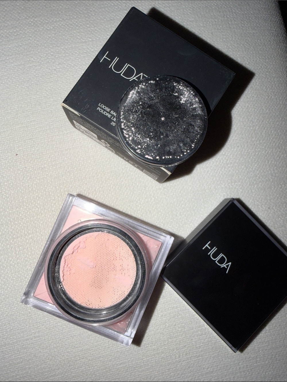 HUDA BEAUTY Easy Bake Loose Setting Powder - Cherry Blossom
